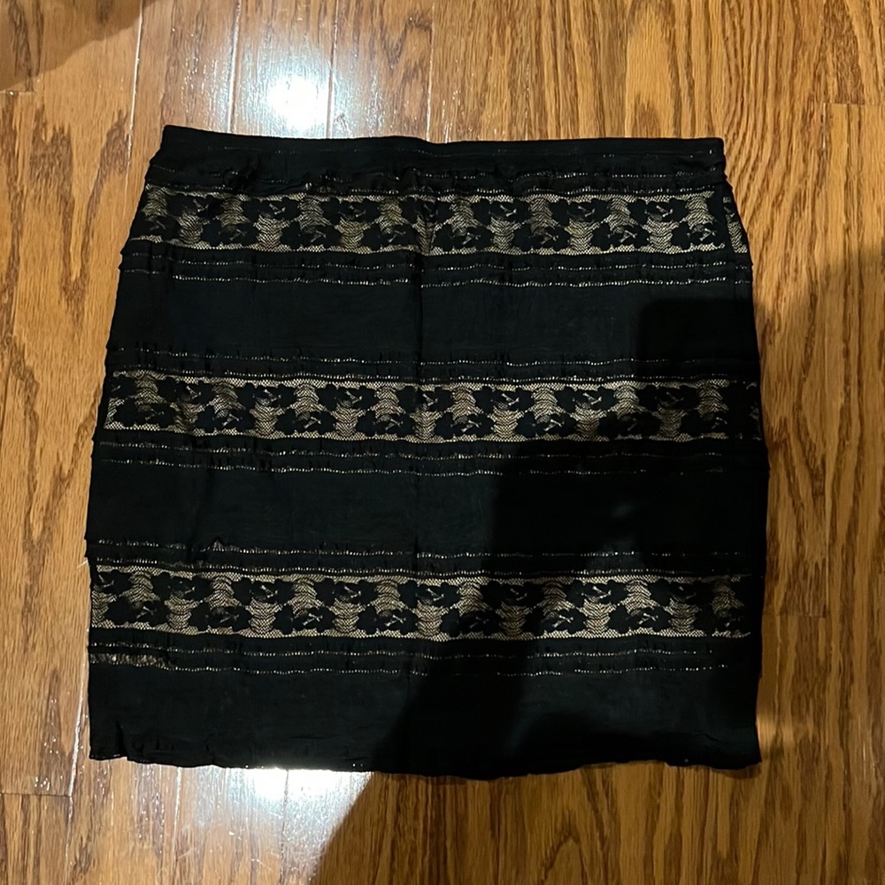 XL Max Studio Lace skirt